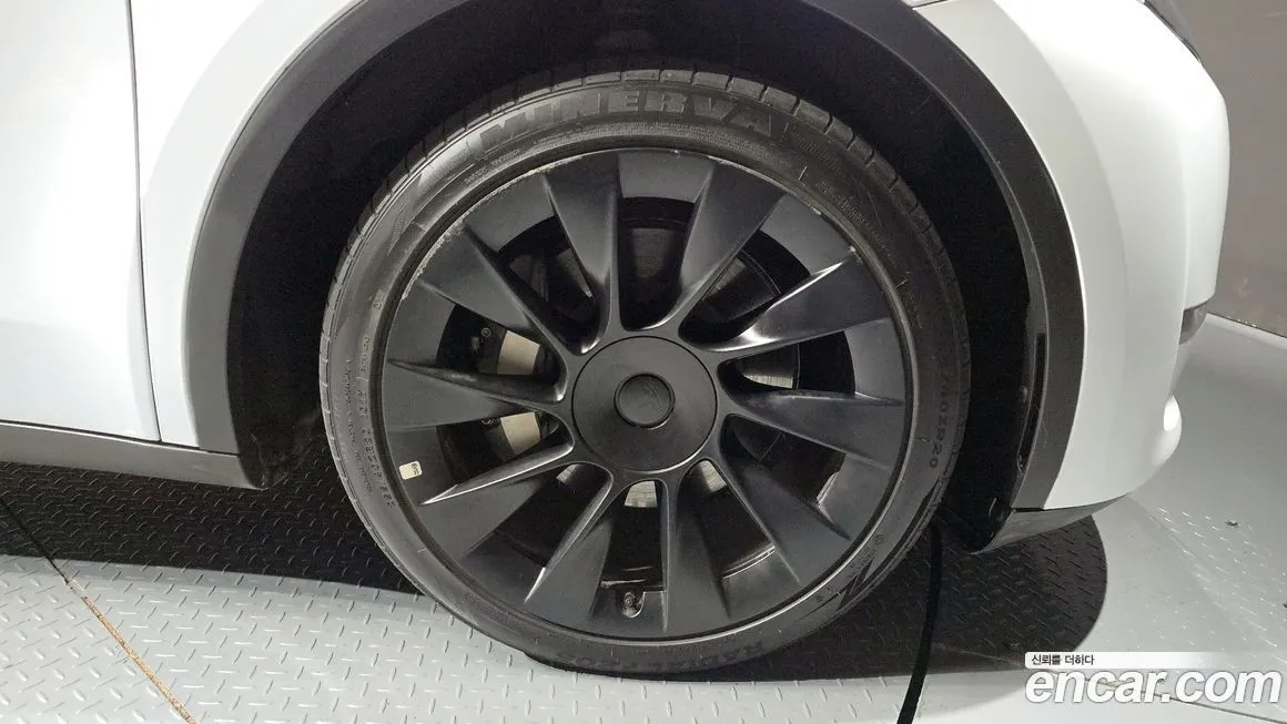 Tesla Model Y 2023 из KR, фото 8