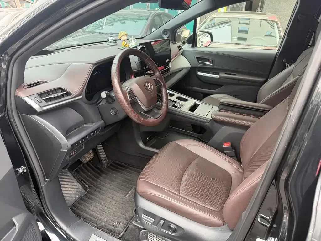Toyota Granvia — фото 3