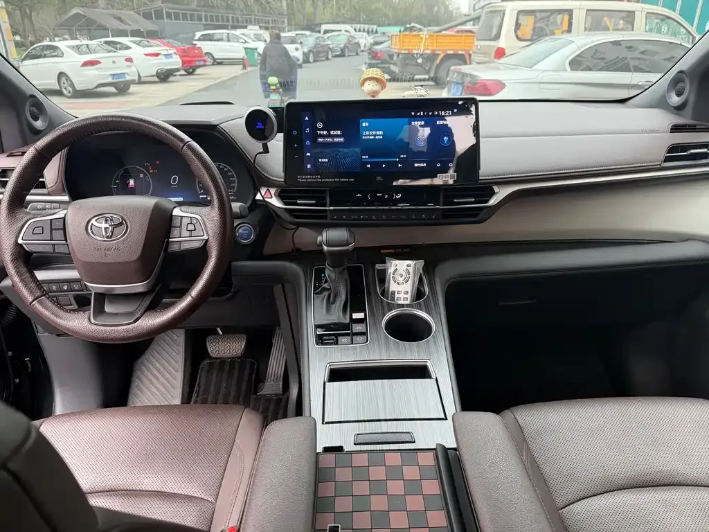 Toyota Granvia — фото 9