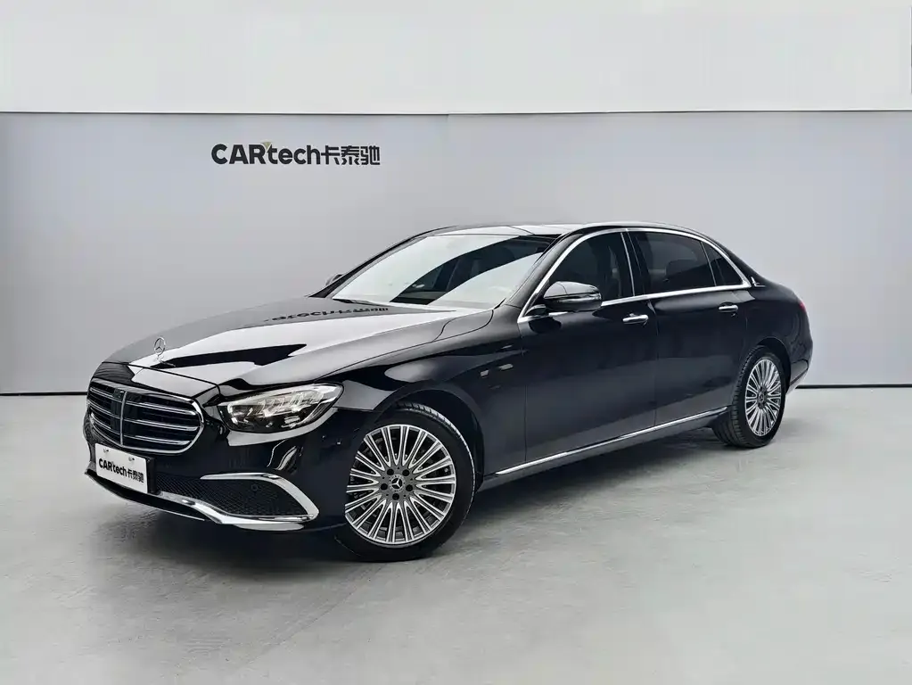 Mercedes-Benz E-Class — фото 1