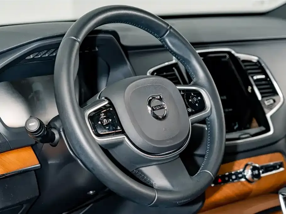 Volvo XC90 — фото 2