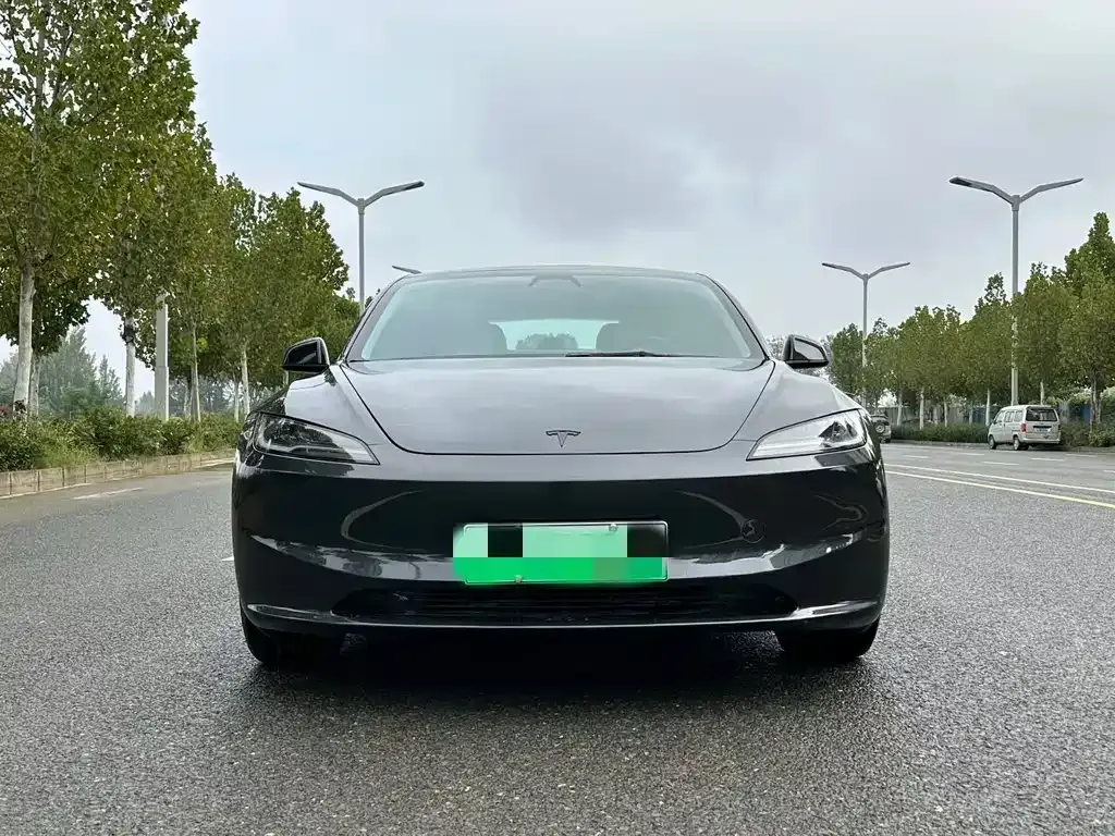 Tesla Model 3 — фото 1