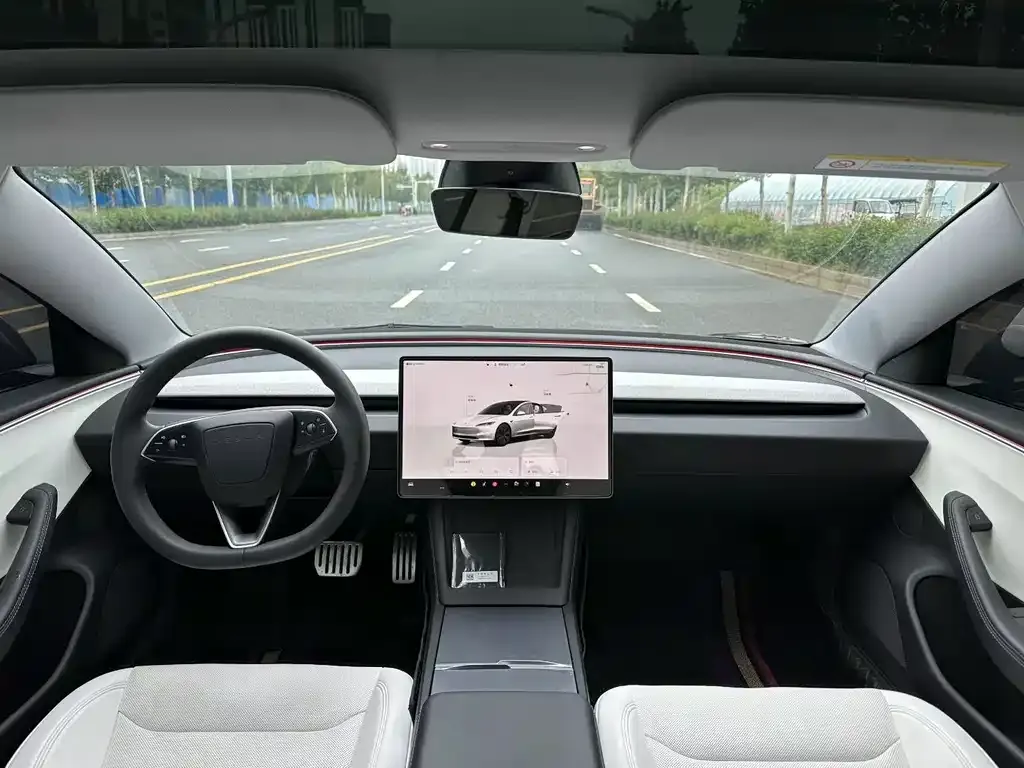 Tesla Model 3 — фото 2