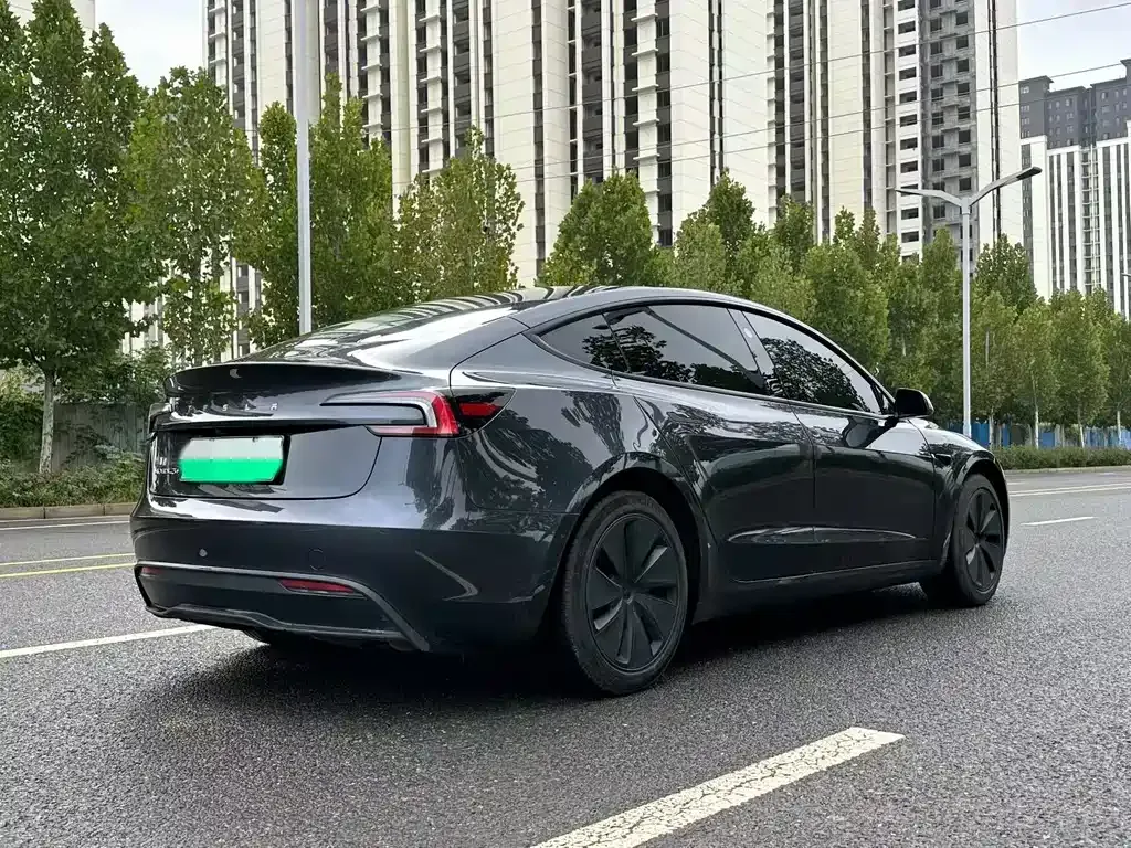 Tesla Model 3 — фото 5