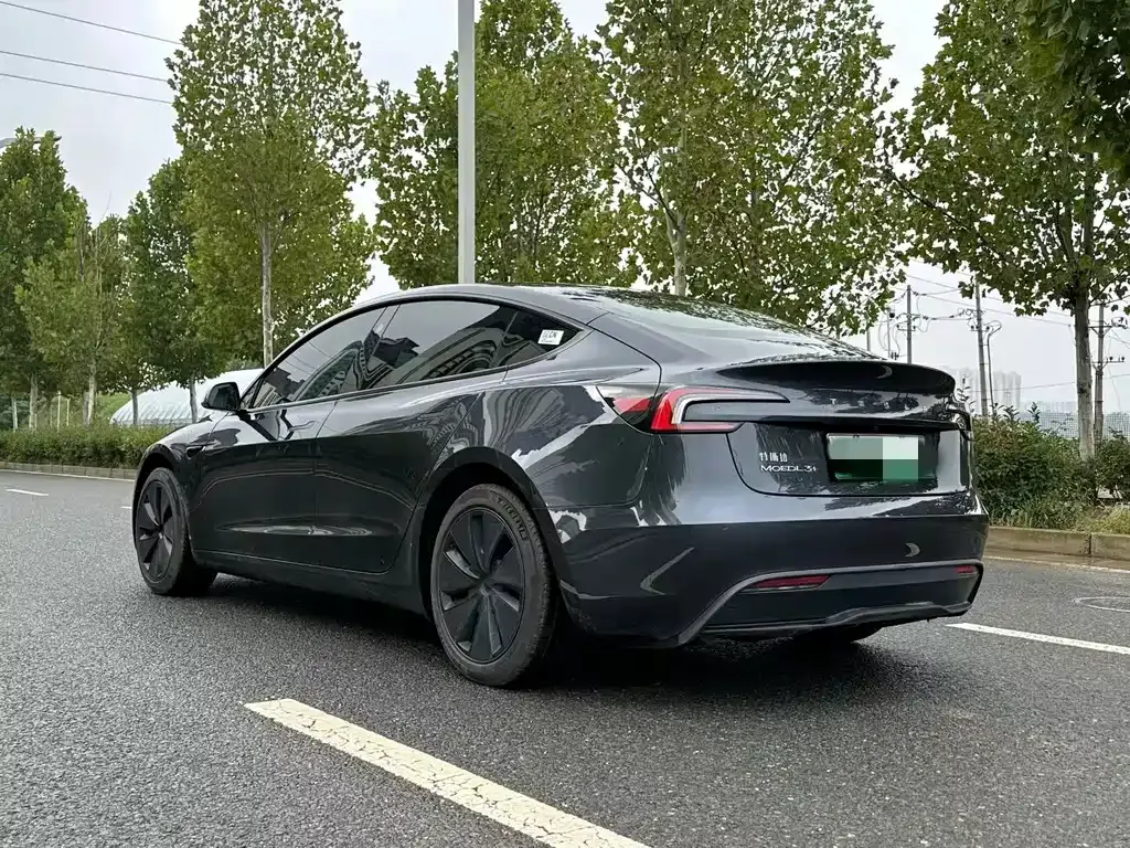Tesla Model 3 — фото 9