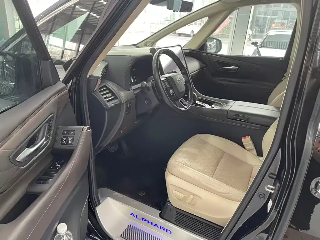 Toyota Alphard — фото 5