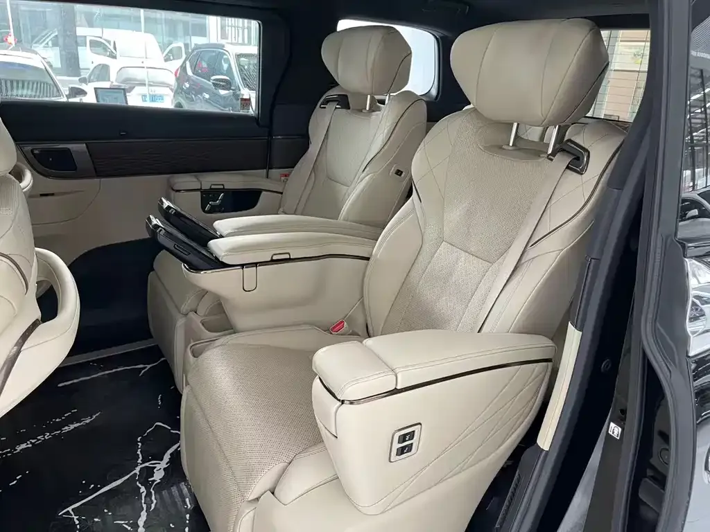 Toyota Alphard — фото 7