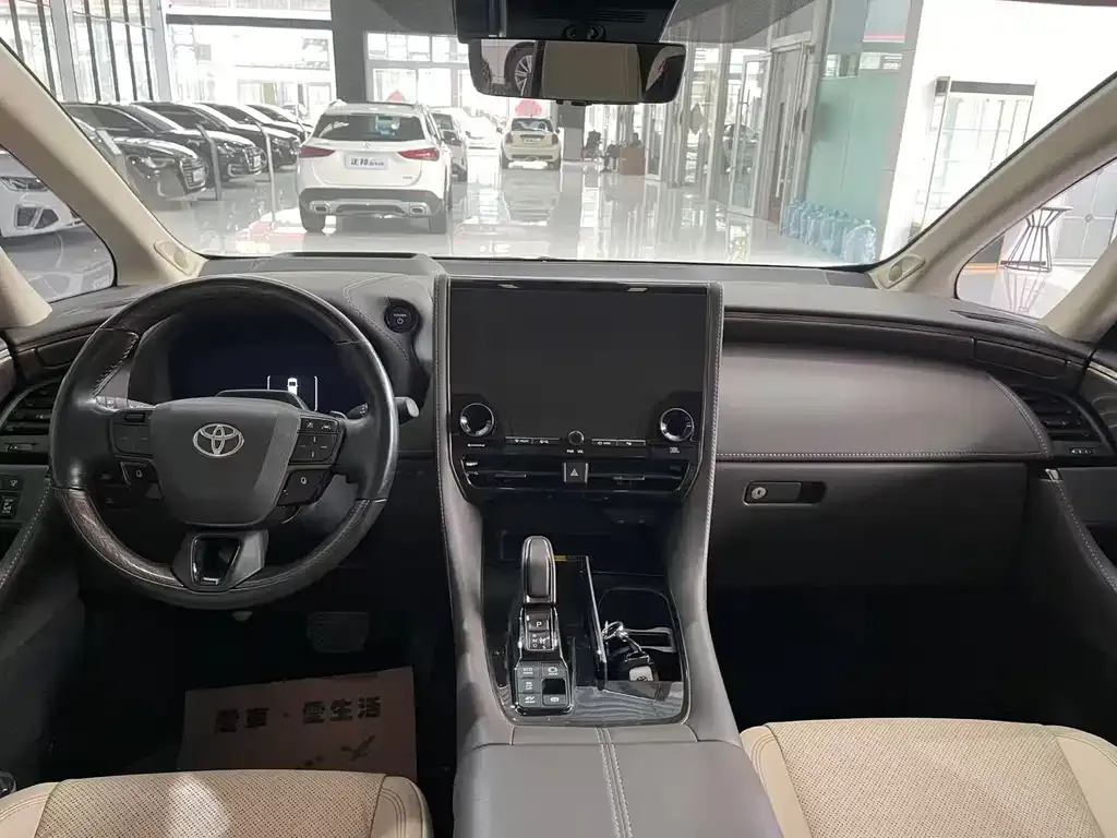 Toyota Alphard — фото 3