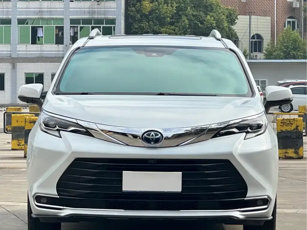 Toyota Sienna — фото 9