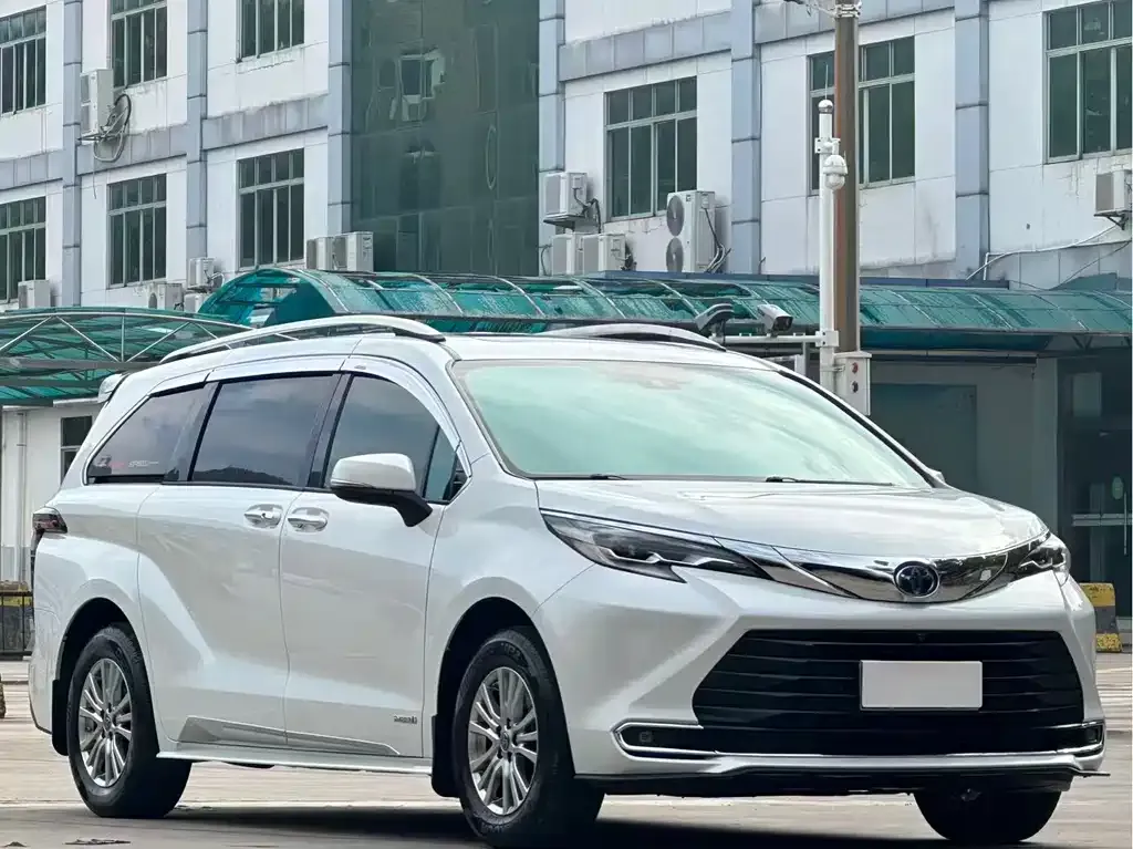 Toyota Sienna — фото 8