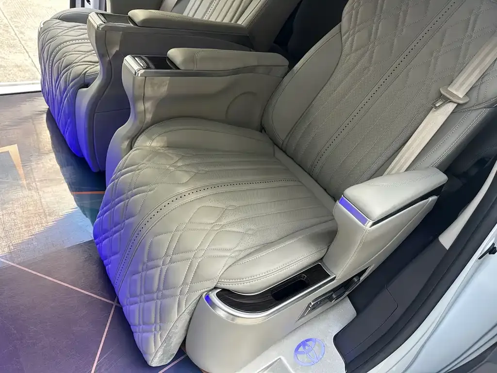 Toyota Sienna — фото 4