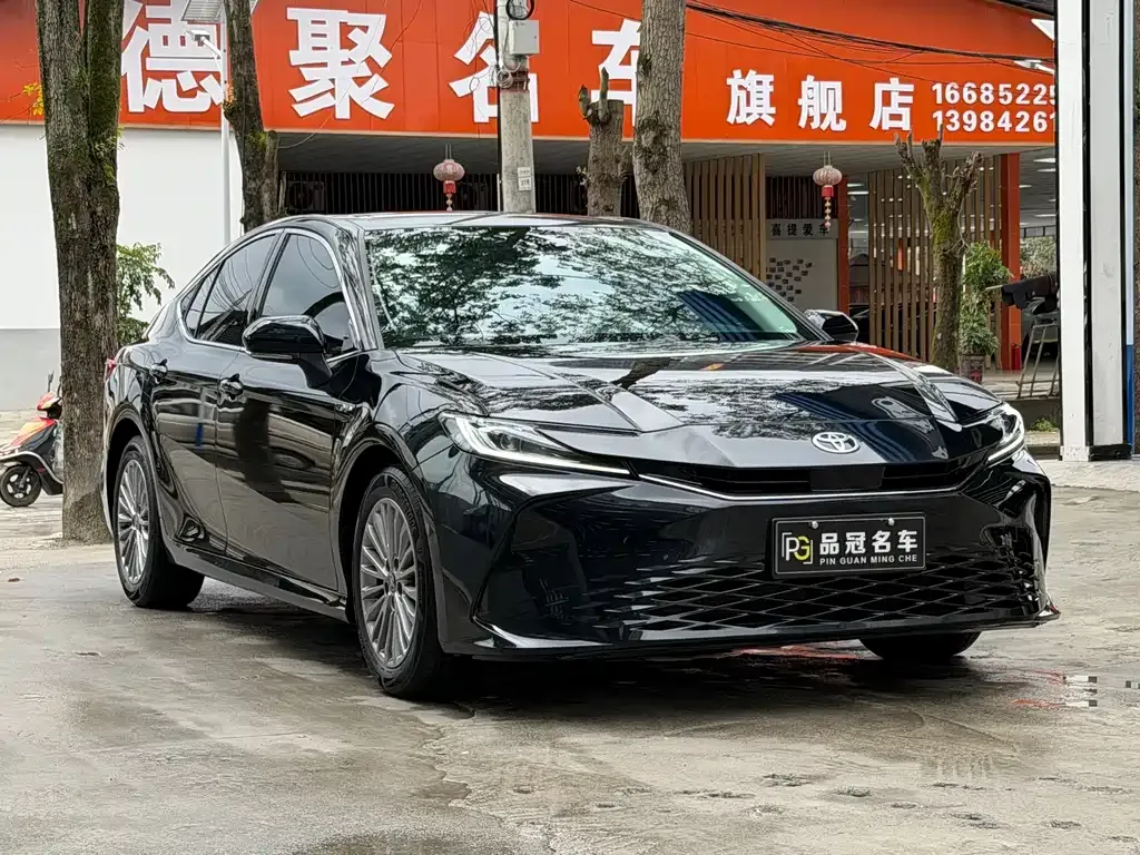 Toyota Camry — фото 4