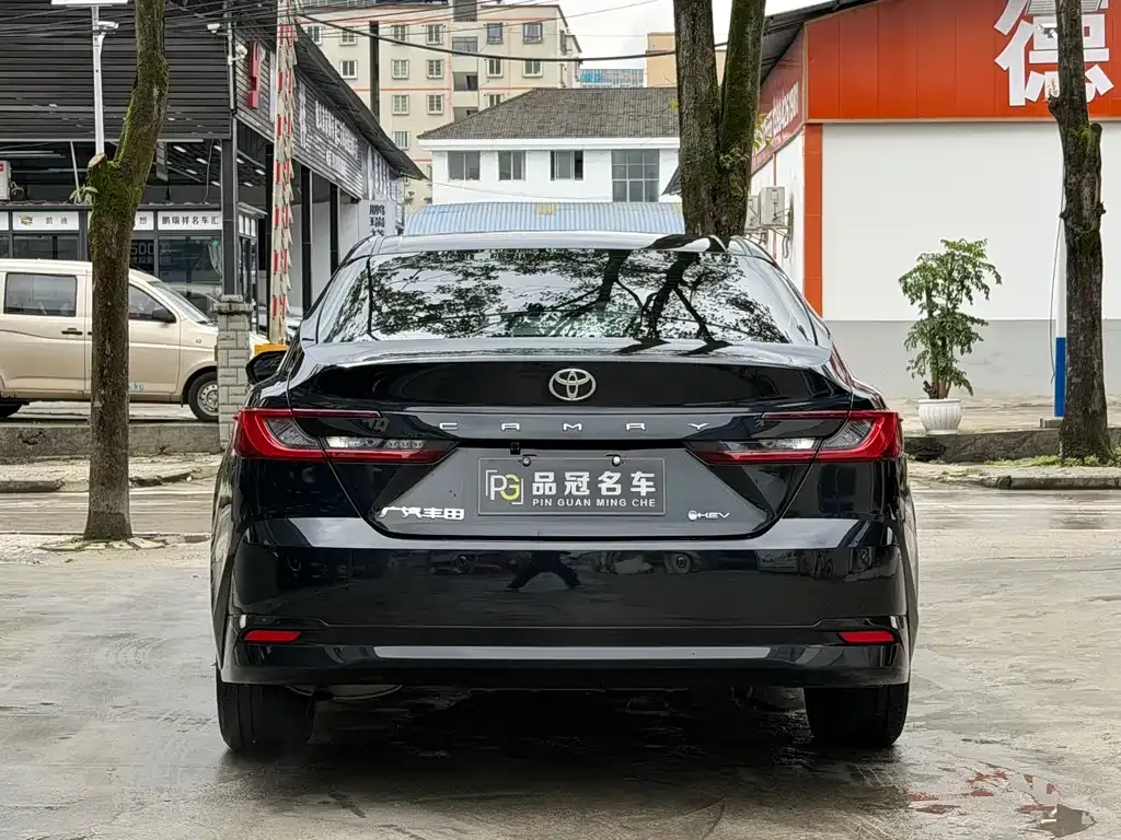 Toyota Camry — фото 9
