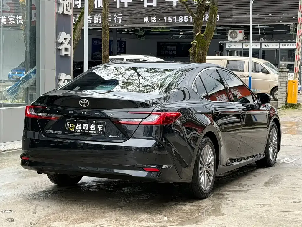 Toyota Camry — фото 6
