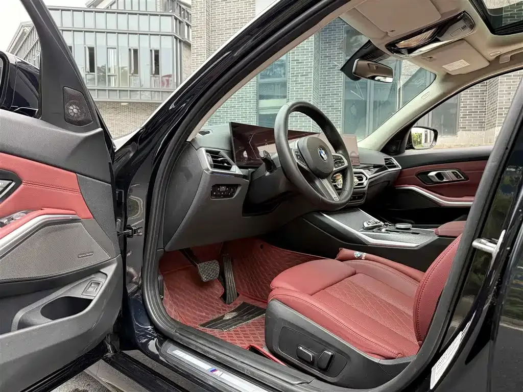 BMW 3 Series 2024 из CN, фото 2