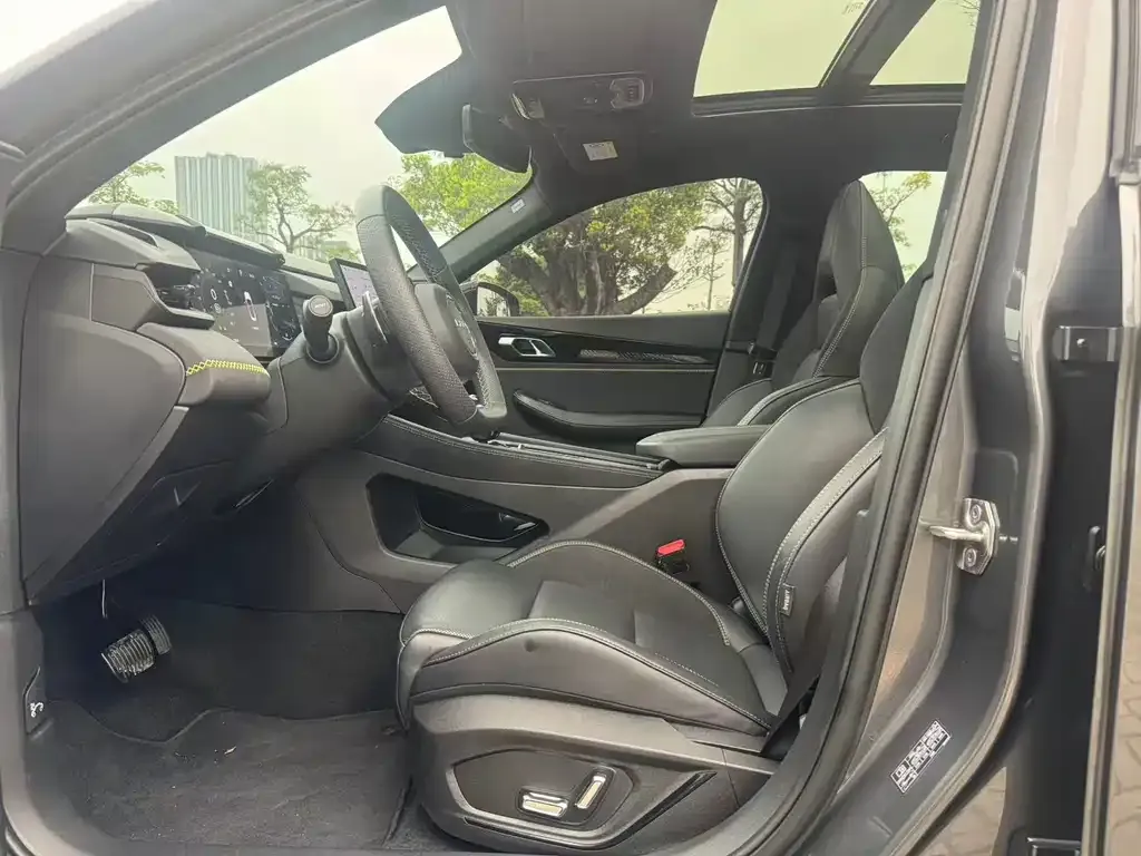 Lynk & Co 03 2024 из CN, фото 2