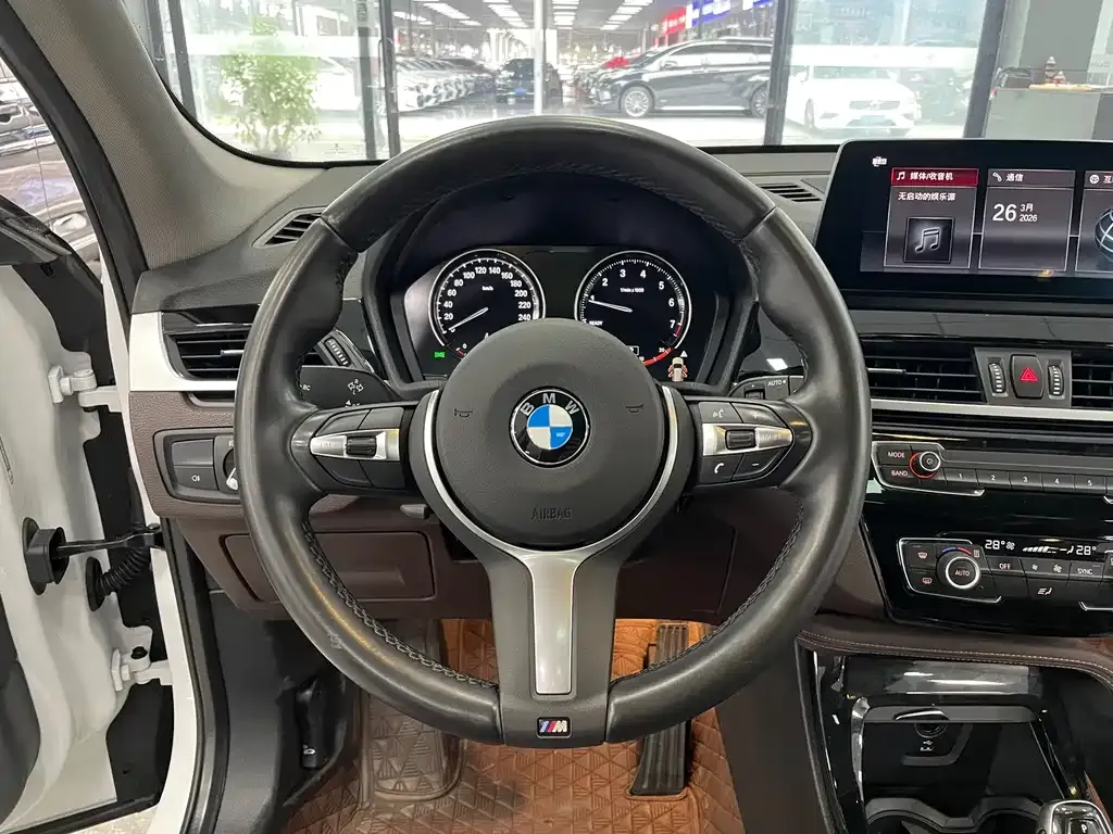 BMW X1 — фото 10