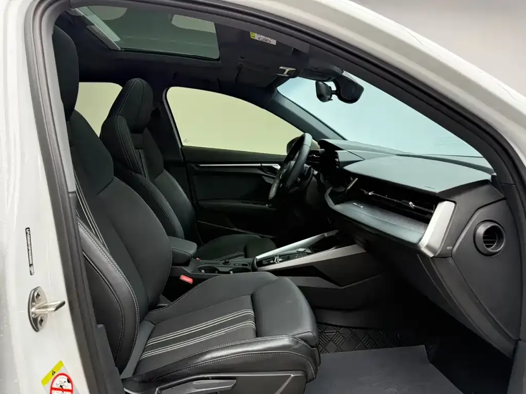 Audi A3 2023 из CN, фото 8