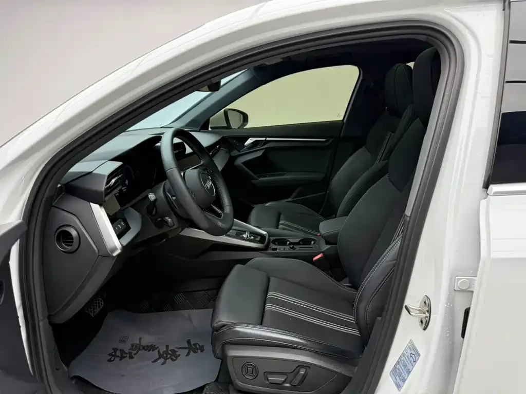 Audi A3 2023 из CN, фото 4