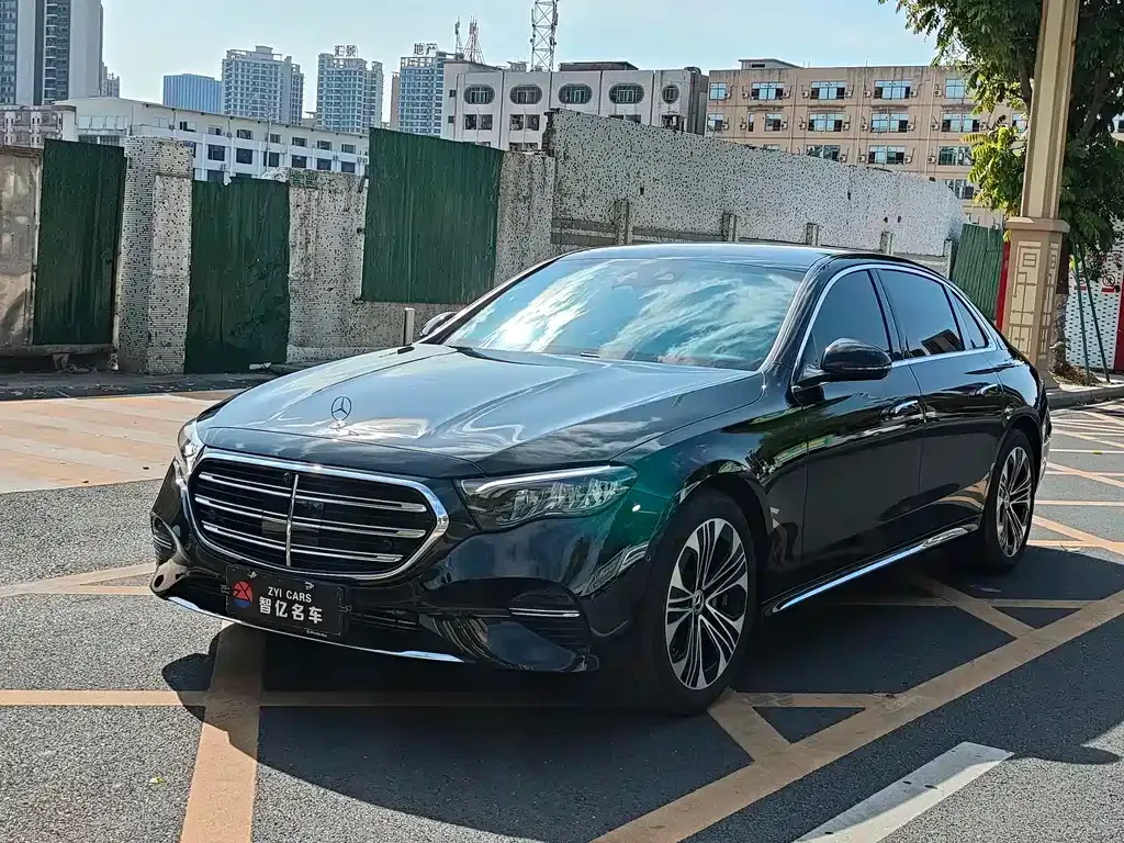 Mercedes-Benz E-Class — фото 1