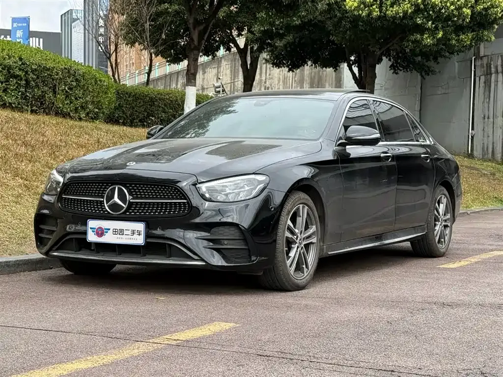 Mercedes-Benz E-Class — фото 1