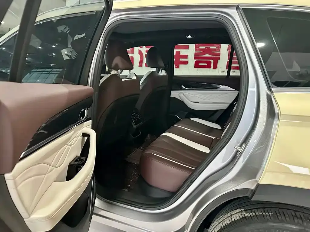 Geely Xingyue L 2024 из CN, фото 3