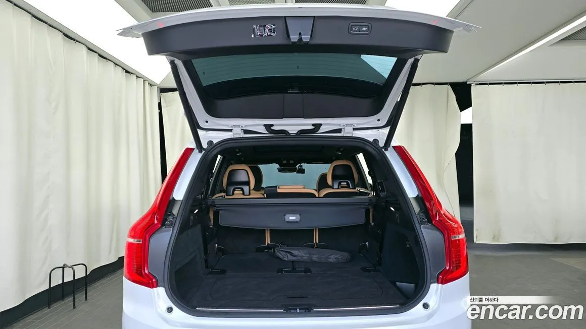 Volvo XC90 — фото 10