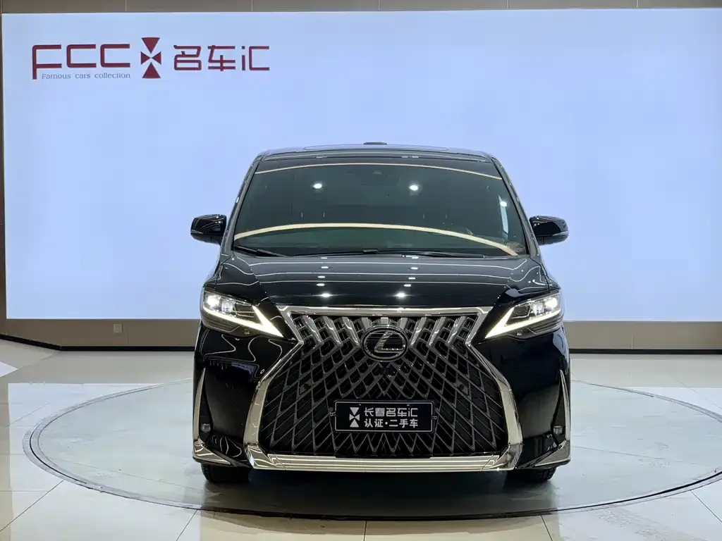 Lexus LM — фото 5