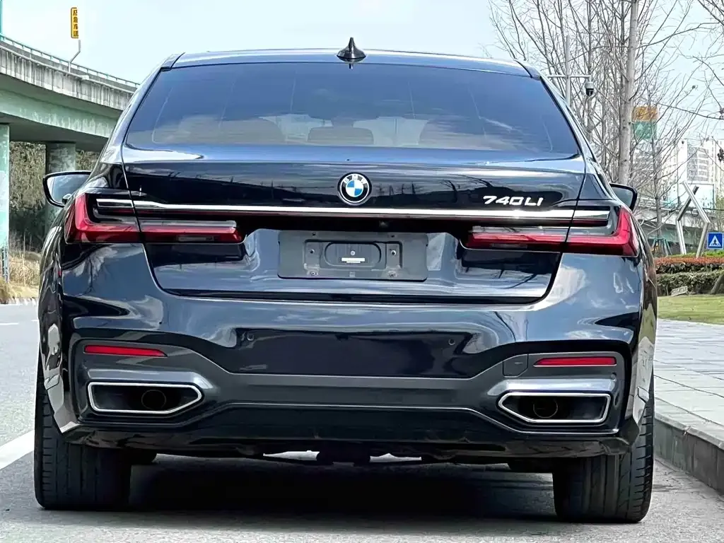 BMW 7 Series — фото 2