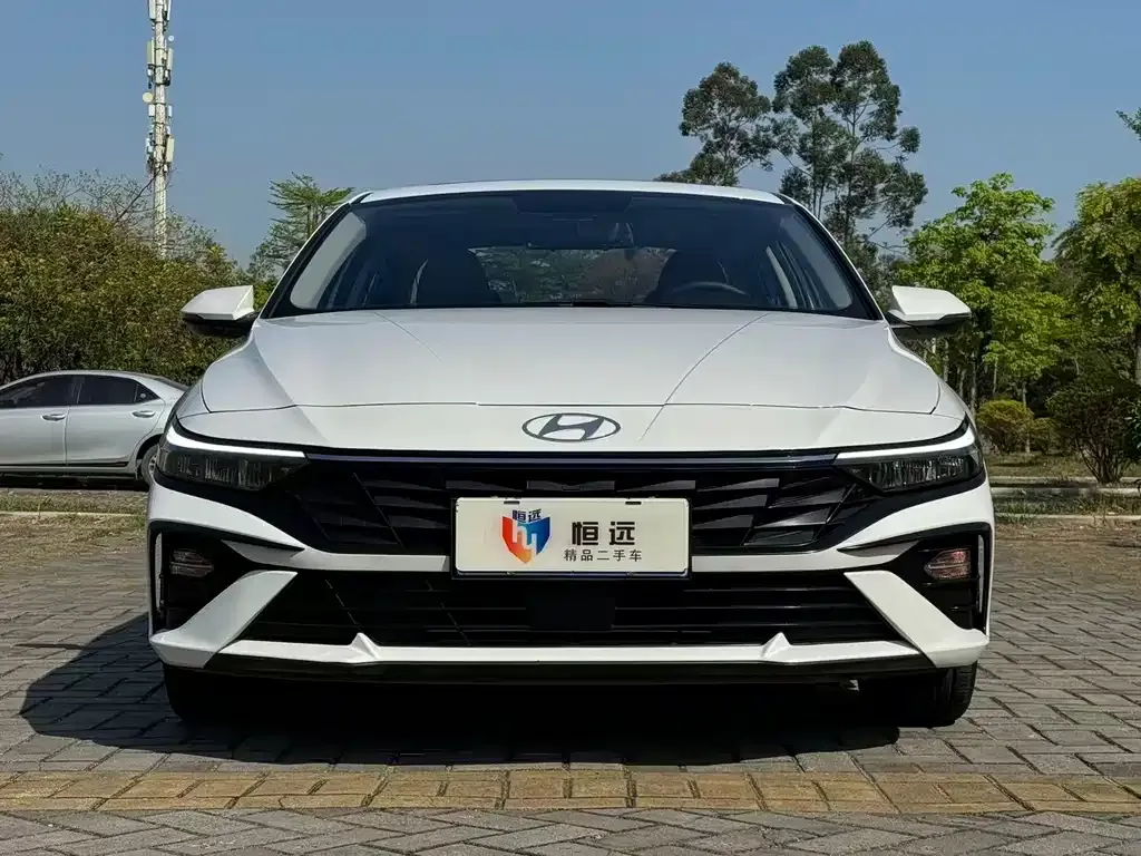 Hyundai Elantra — фото 3