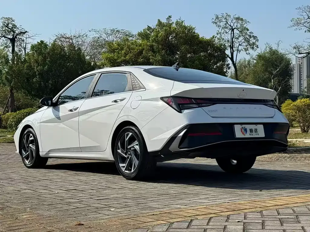 Hyundai Elantra — фото 4