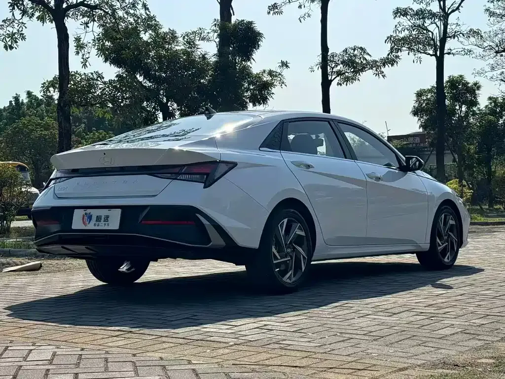 Hyundai Elantra — фото 6