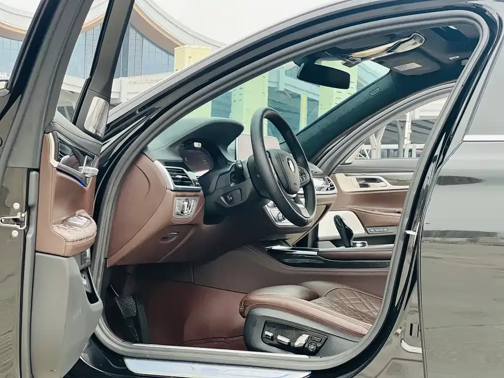 BMW 7 Series 2022 из CN, фото 6