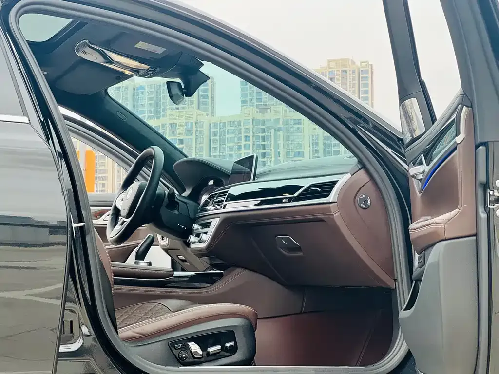 BMW 7 Series 2022 из CN, фото 8