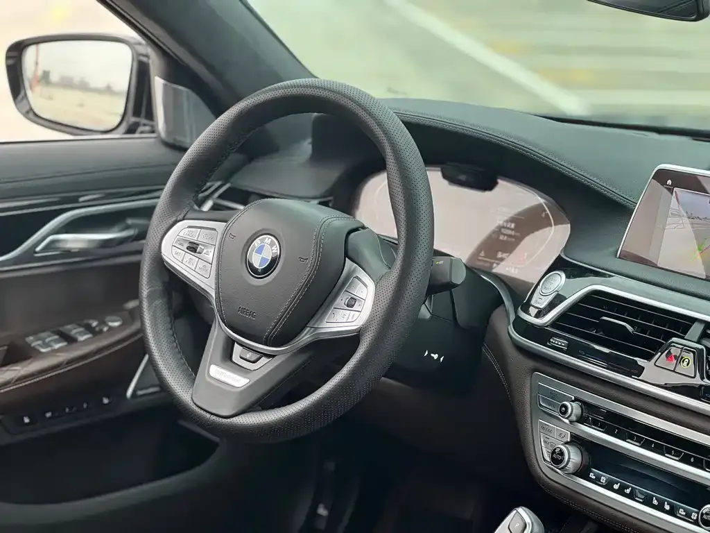 BMW 7 Series 2022 из CN, фото 7