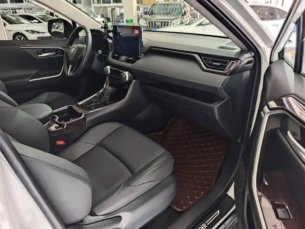 Toyota Wildlander 2022 из CN, фото 2