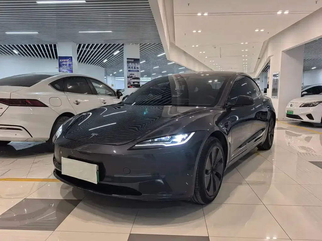 Tesla Model 3 — фото 1
