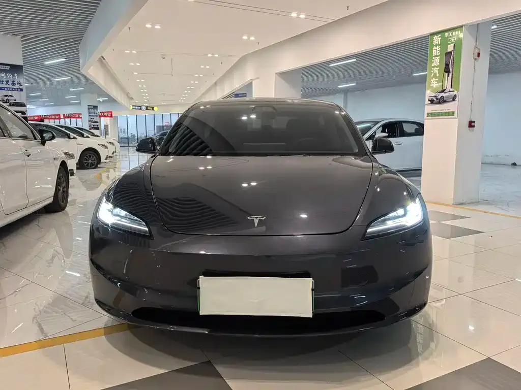 Tesla Model 3 — фото 10