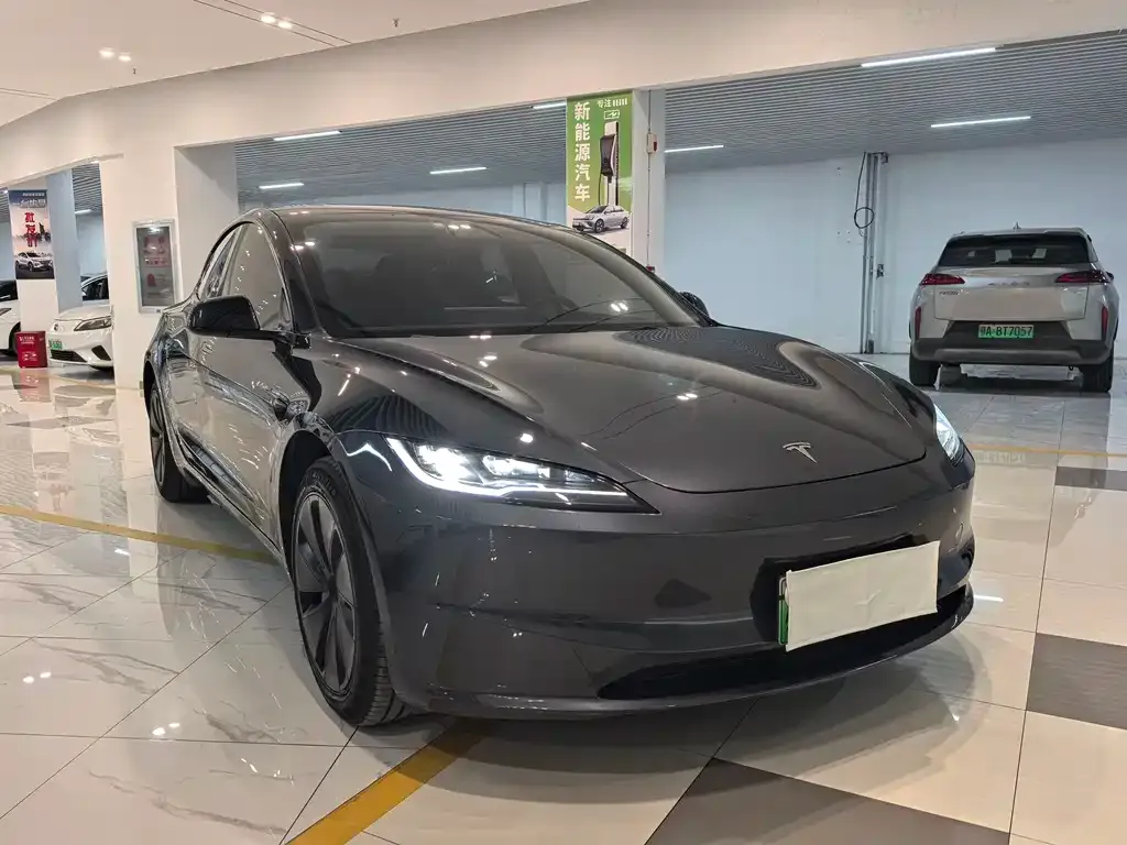 Tesla Model 3 — фото 8