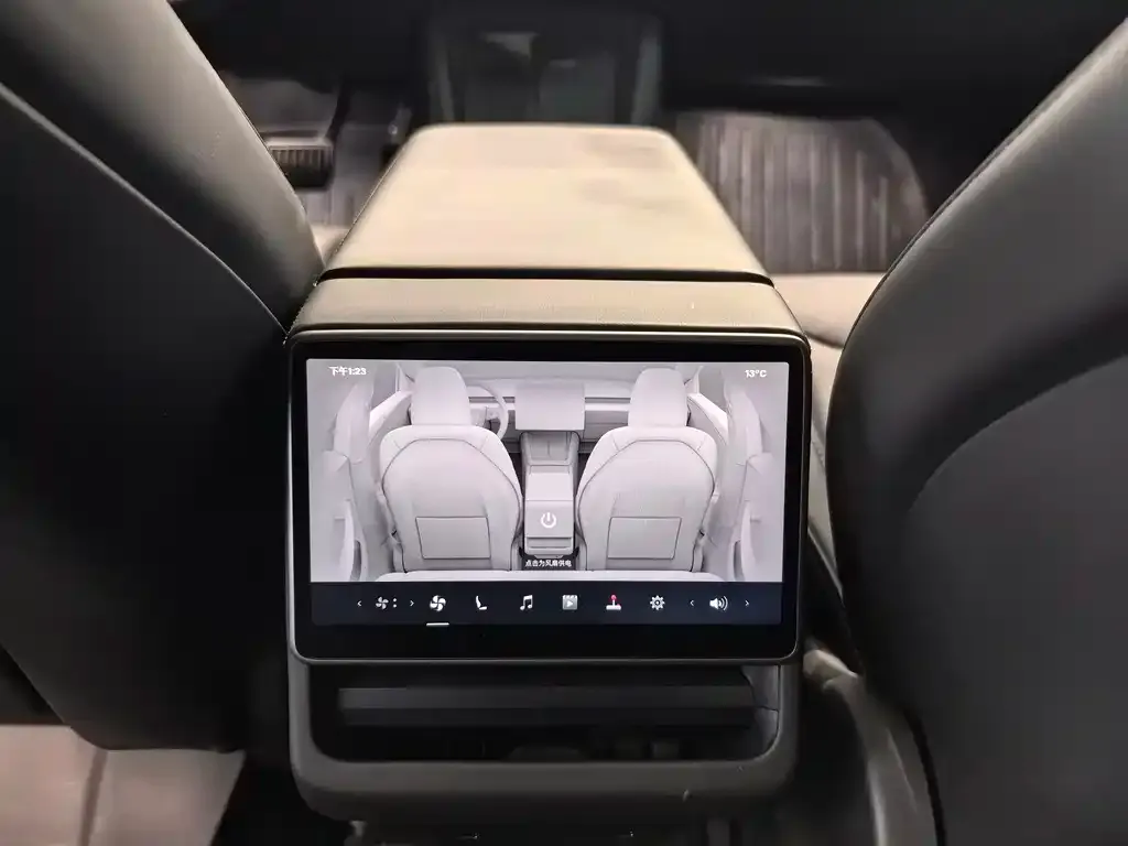 Tesla Model 3 — фото 5