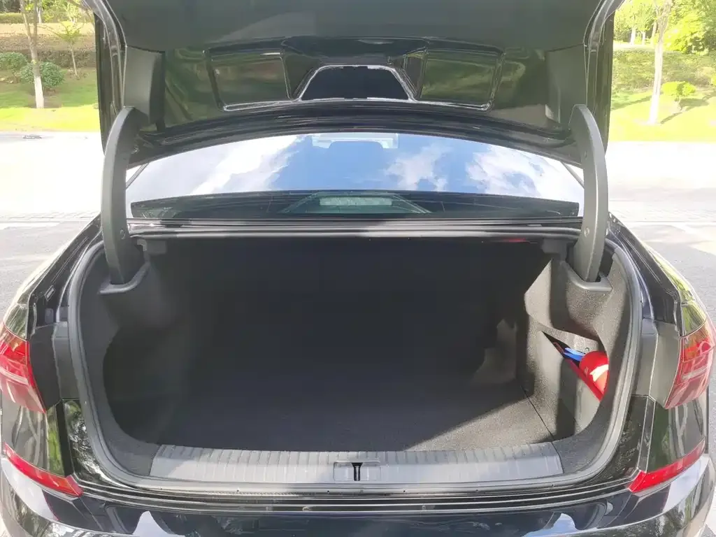 Volkswagen Passat 2021 из CN, фото 2