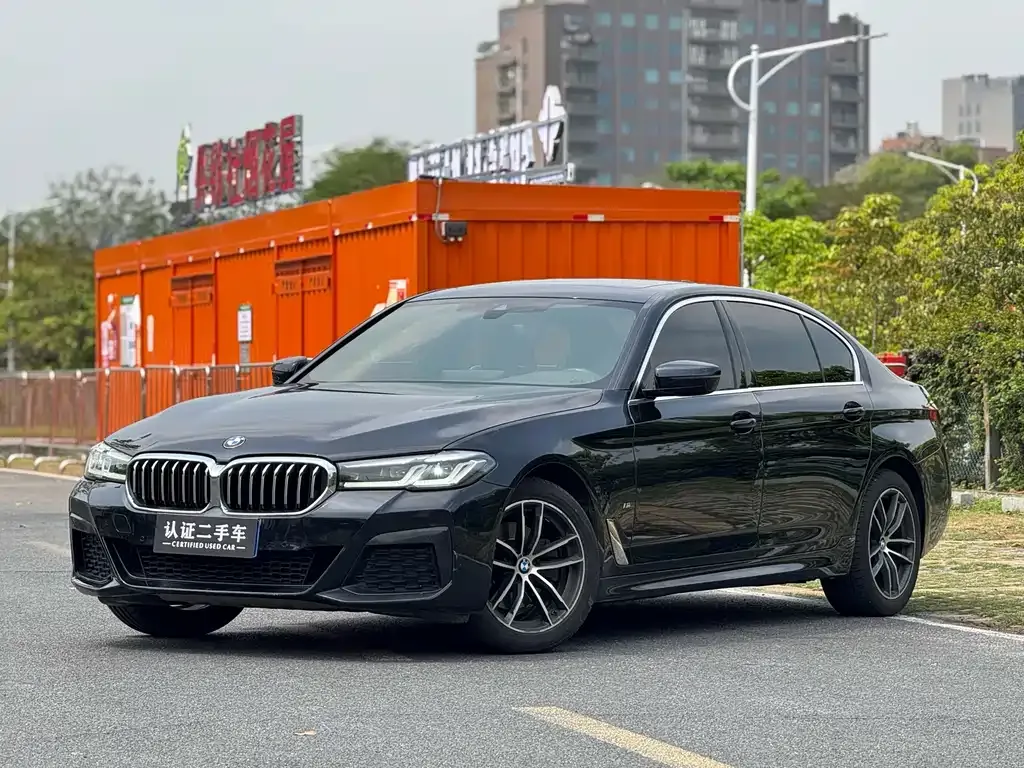 BMW 5 Series — фото 1