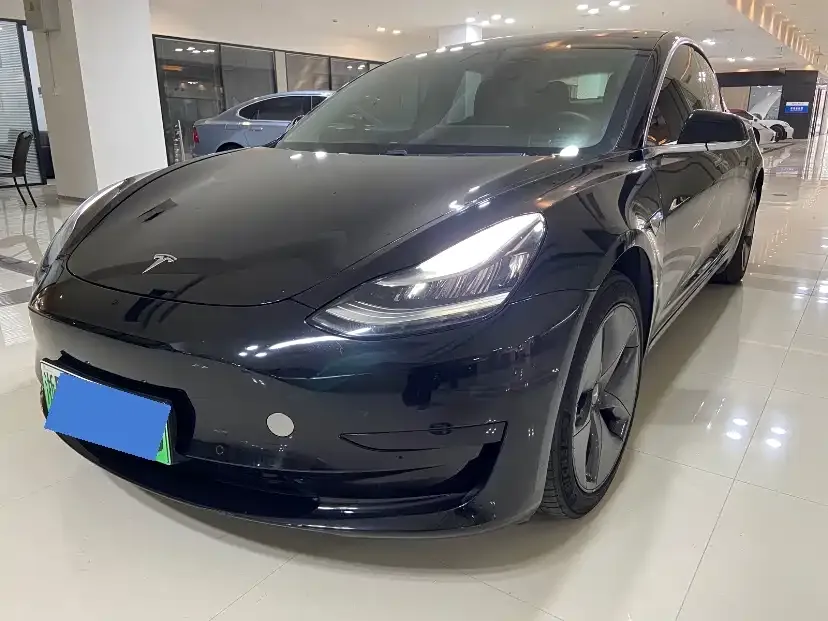 Tesla Model 3 — фото 1