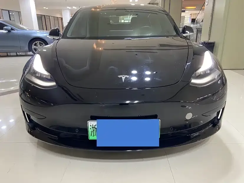 Tesla Model 3 — фото 4