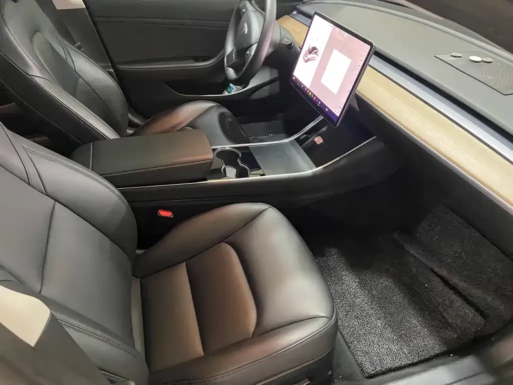 Tesla Model 3 — фото 10