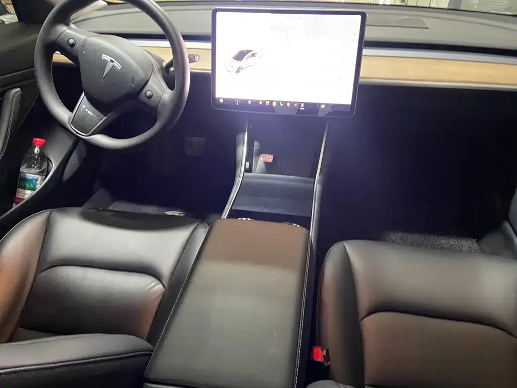 Tesla Model 3 — фото 8