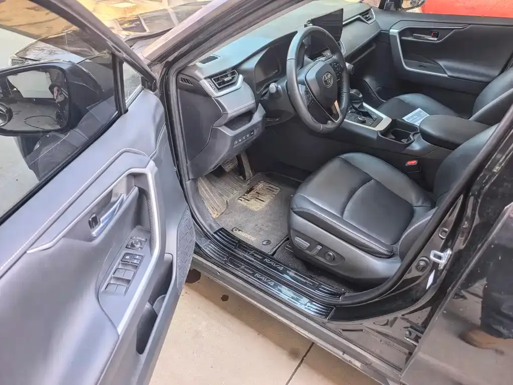 Toyota RAV4 2024 из CN, фото 4