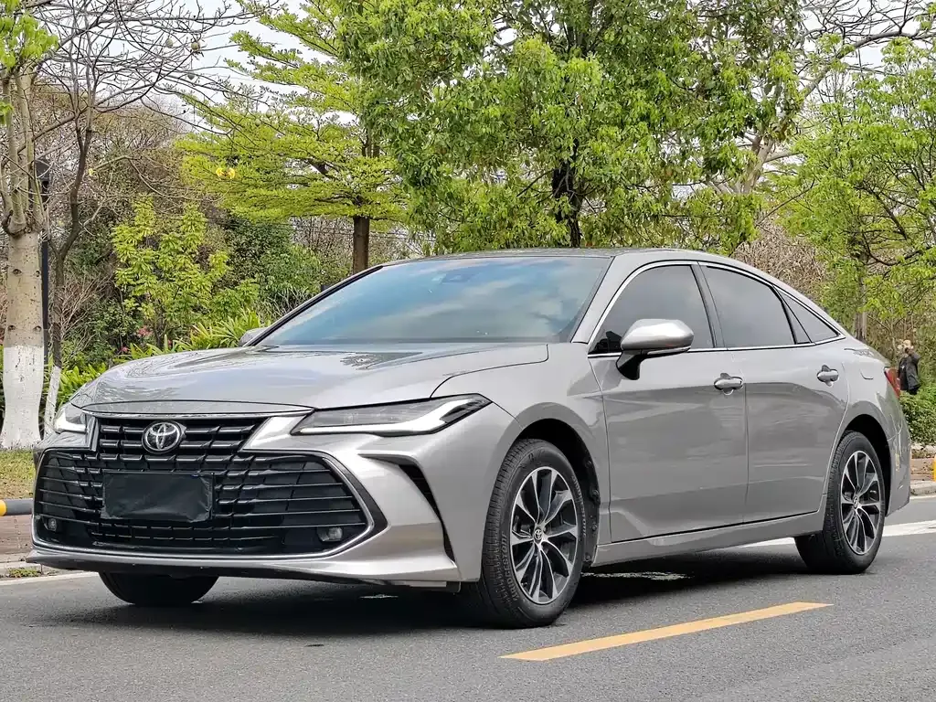 Toyota Avalon — фото 1