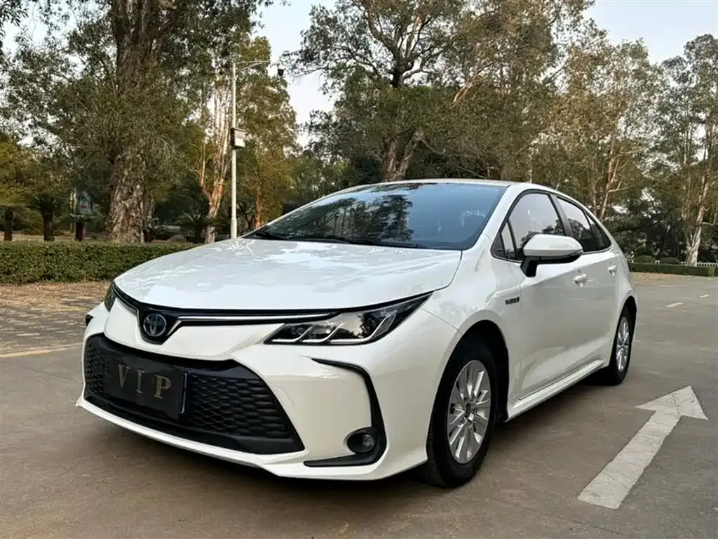 Toyota Corolla — фото 1