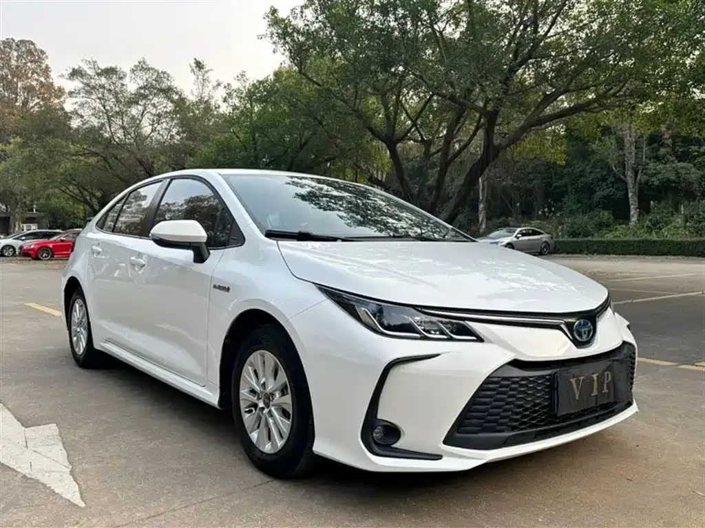Toyota Corolla — фото 8